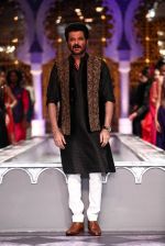 Anil Kapoor walks for Designer Raghavendra Rathore in Delhi on 25th July 2013 (2).jpg